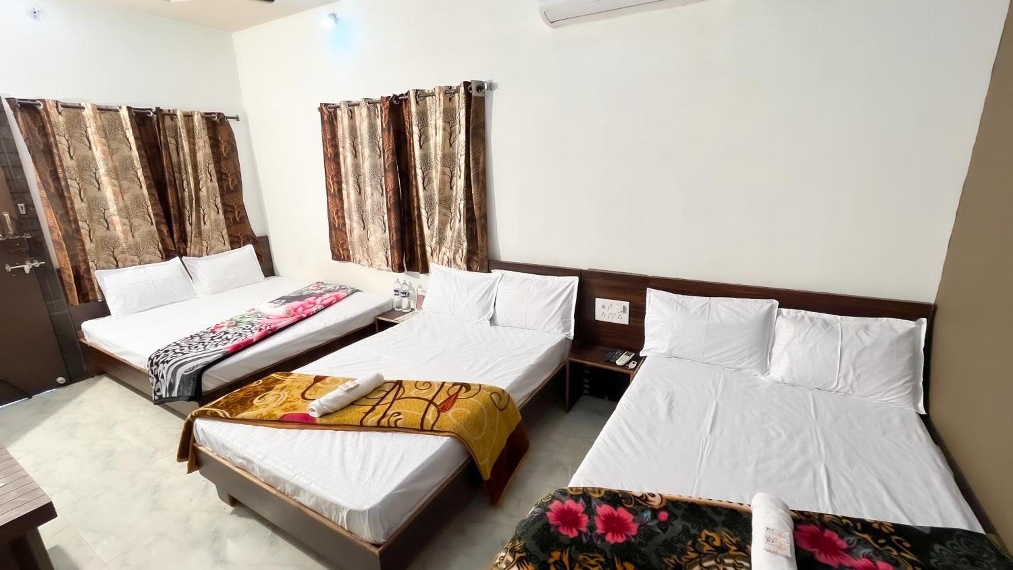 Hotel Rudraksh Ujjain Bagian luar foto