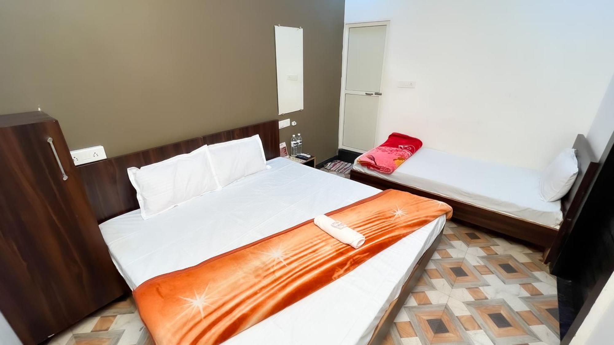 Hotel Rudraksh Ujjain Bagian luar foto