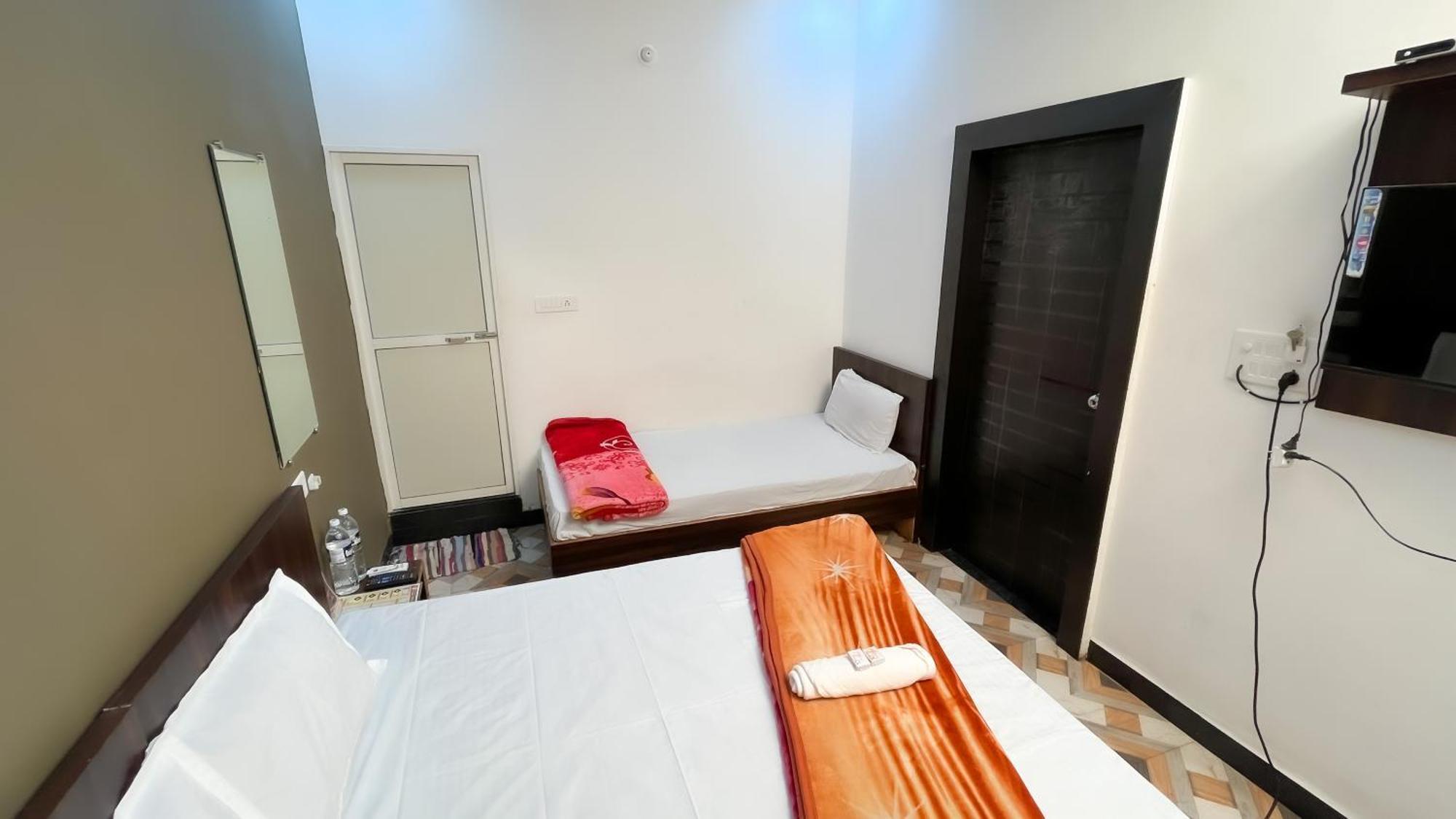 Hotel Rudraksh Ujjain Bagian luar foto