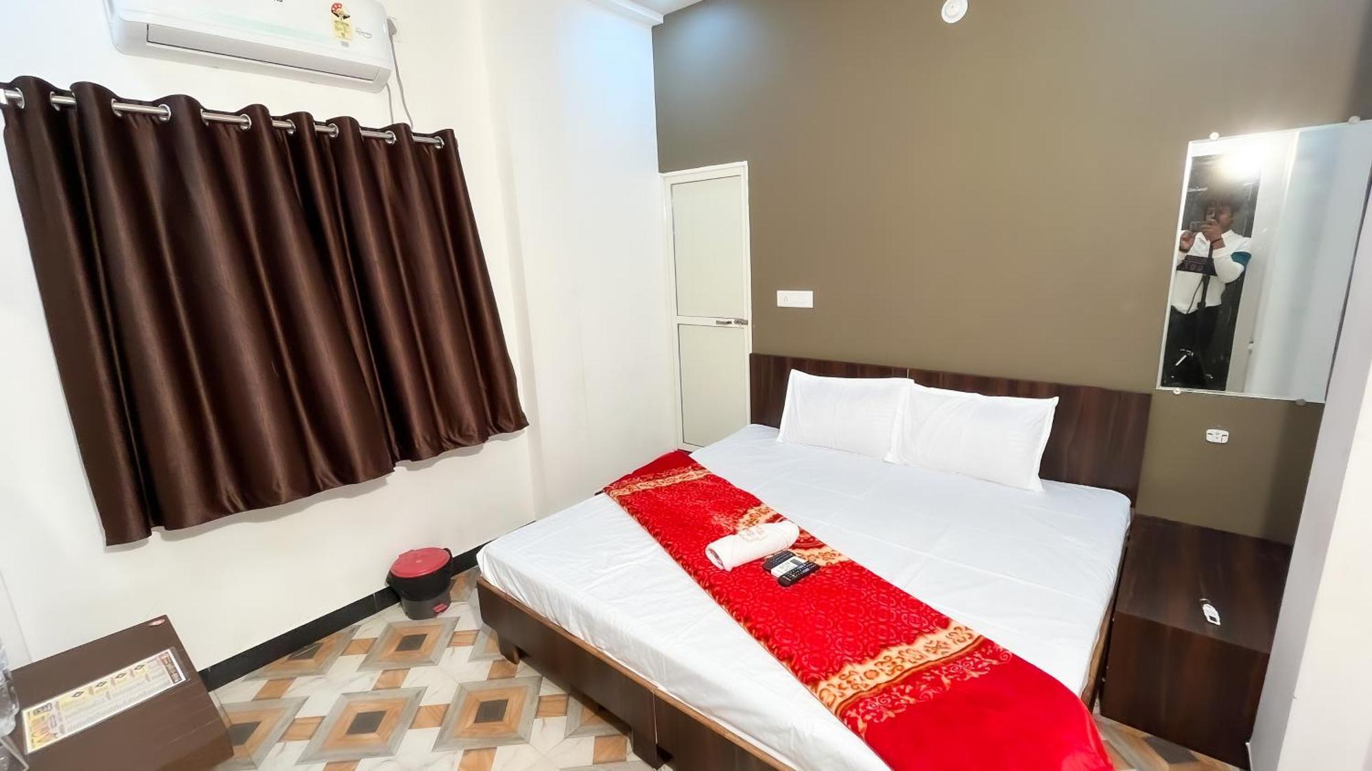 Hotel Rudraksh Ujjain Bagian luar foto